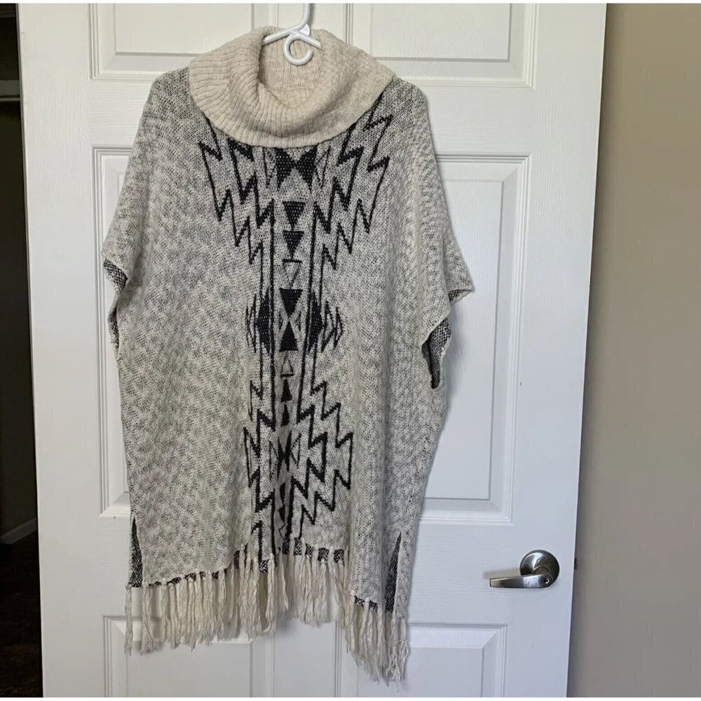 Billabong Pullover Sweater Shawl Beige Women's  M Southwestern Aztec Fringe